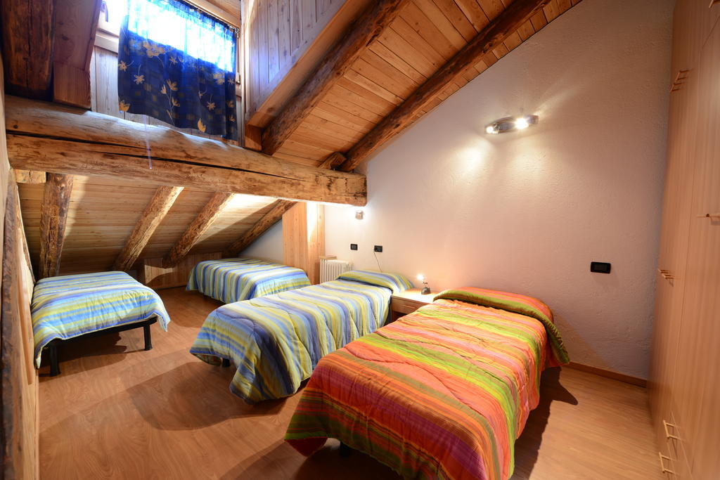 Vieilles Maisons D'Introd Habitación foto