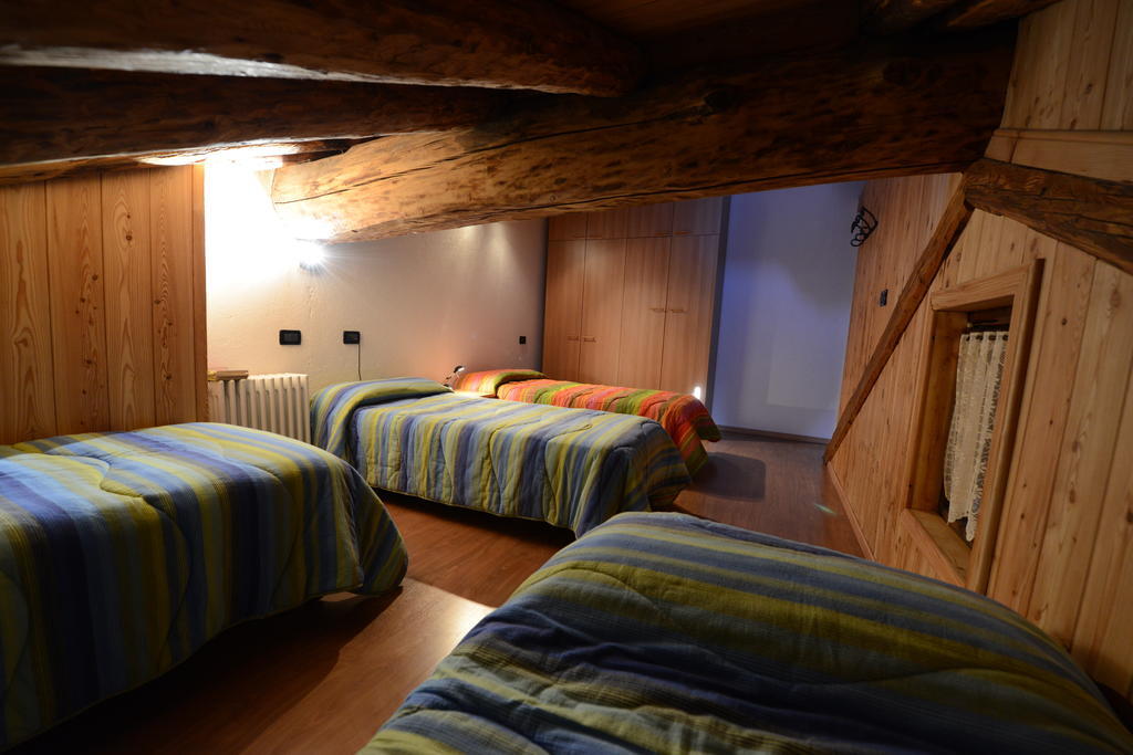 Vieilles Maisons D'Introd Habitación foto