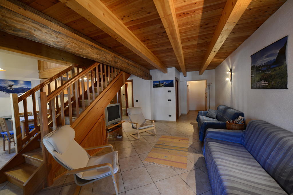 Vieilles Maisons D'Introd Habitación foto