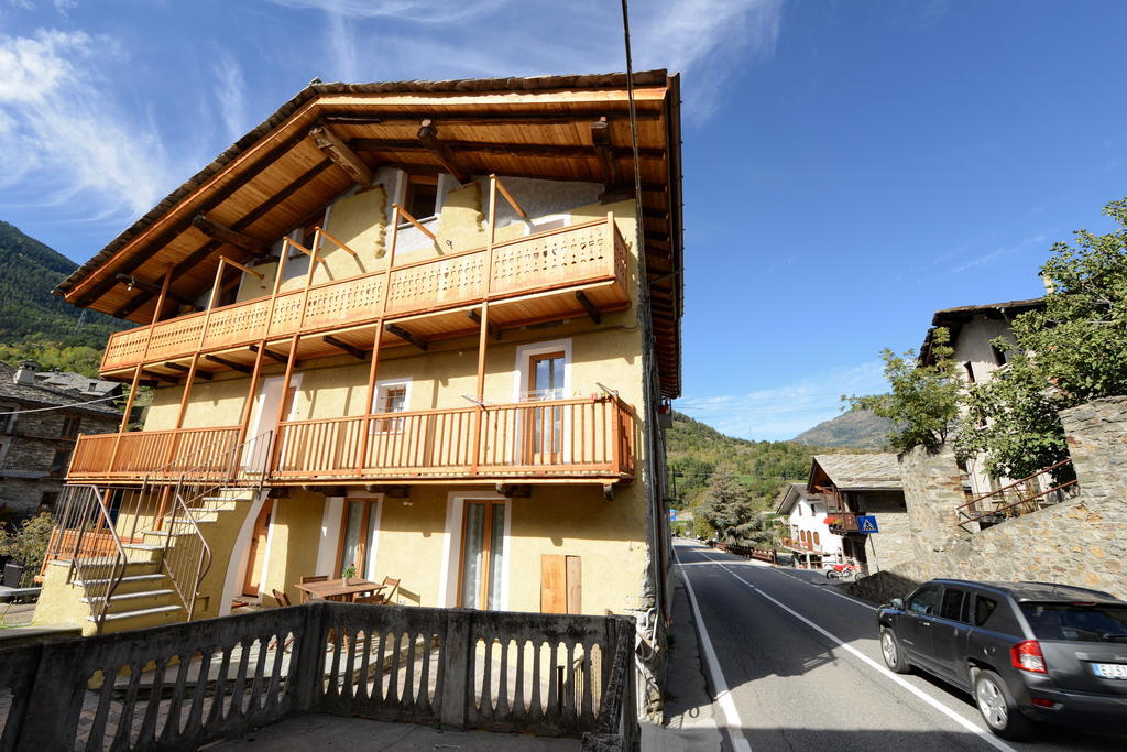Vieilles Maisons D'Introd Habitación foto