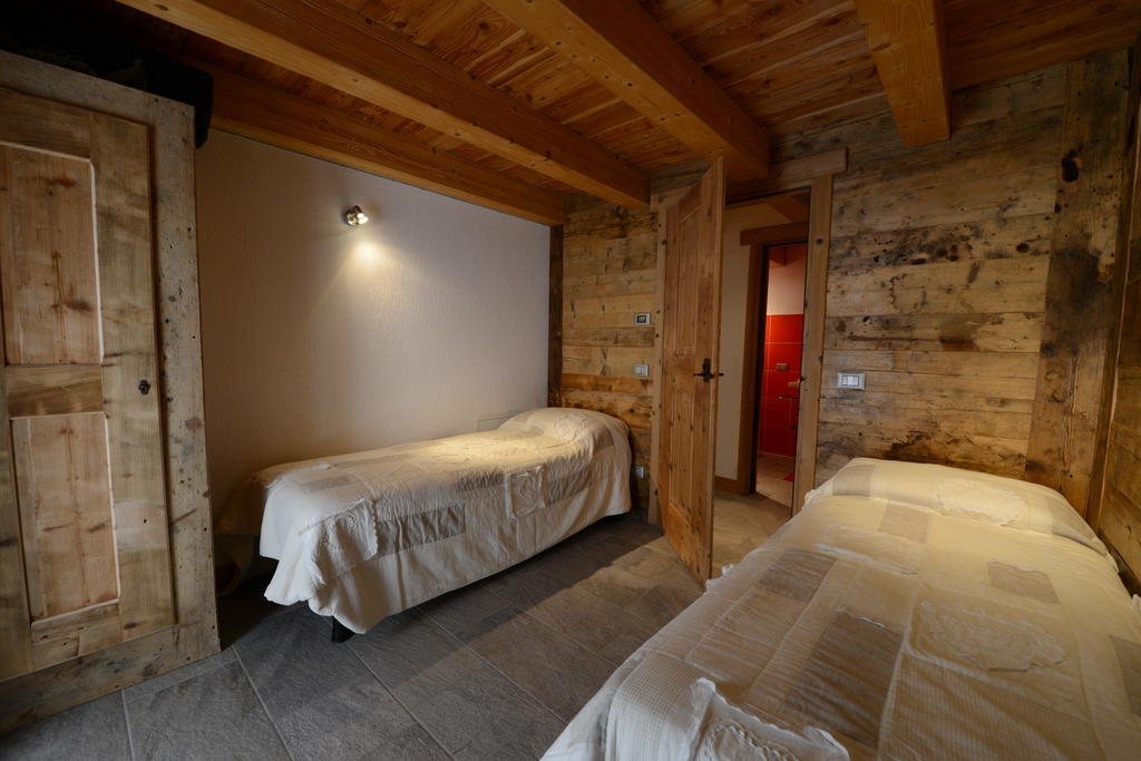 Vieilles Maisons D'Introd Habitación foto