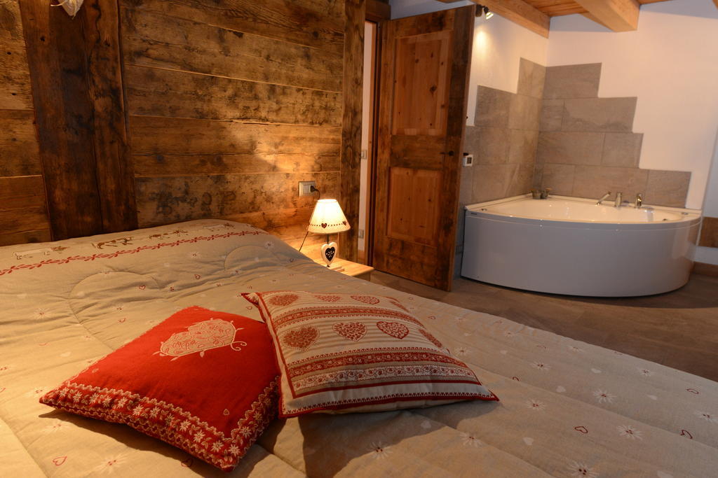 Vieilles Maisons D'Introd Habitación foto